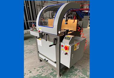 幫助客戶解決設備低效能問題，毫不猶豫購買日意嘉自動鋸切角度鋸！