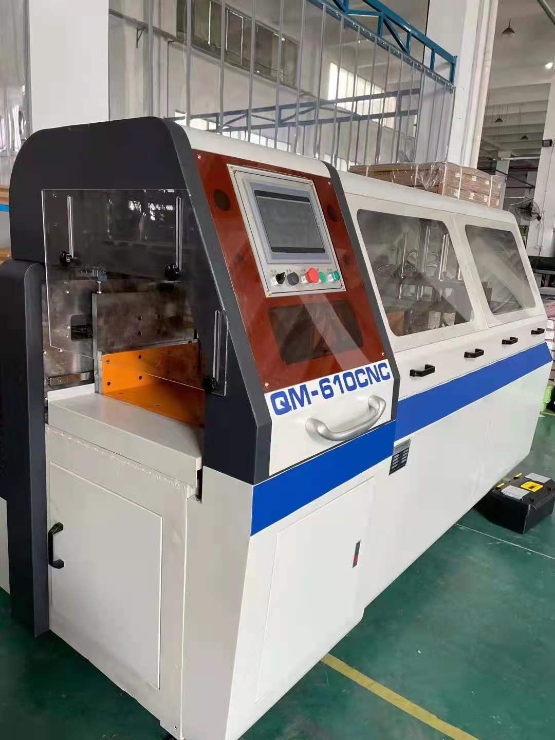 自動(dòng)鋁材切割機(jī)