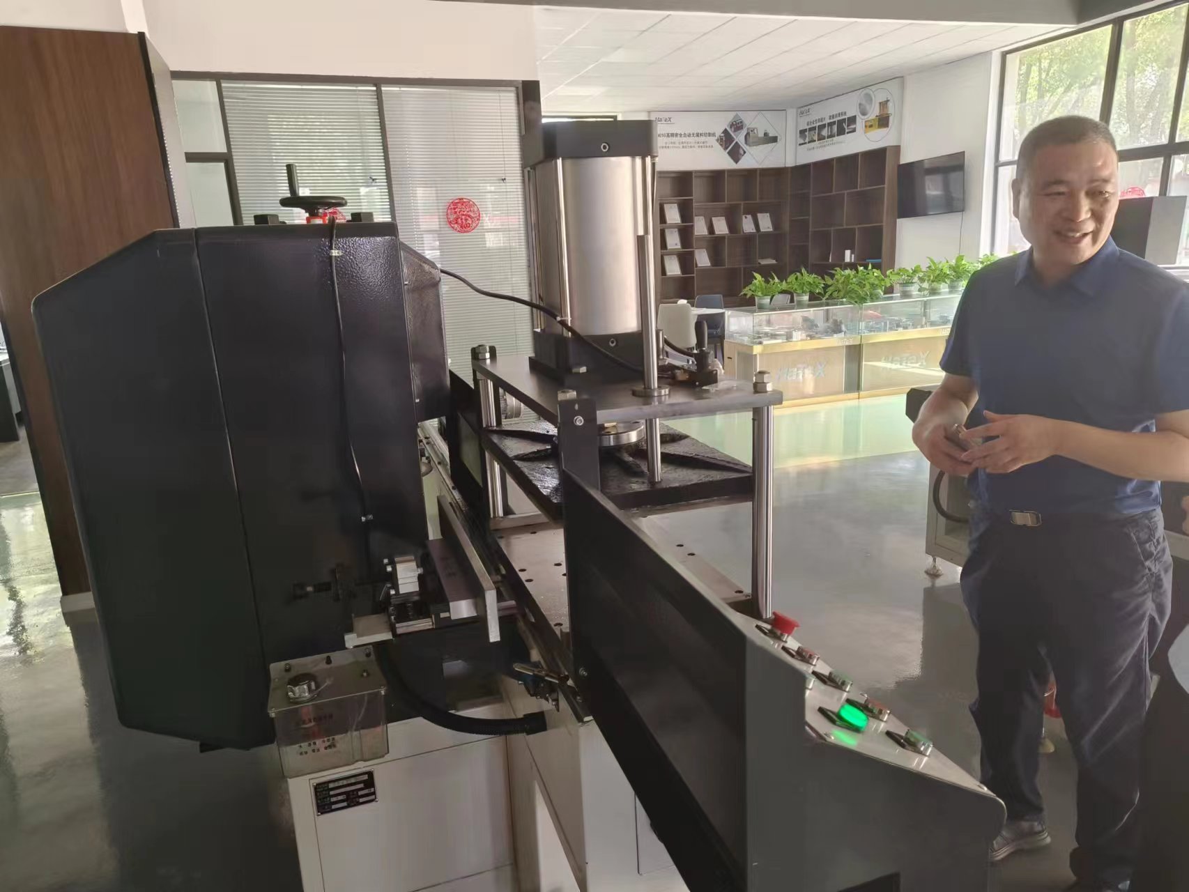 日意嘉切鋁機 日意嘉切鋁機