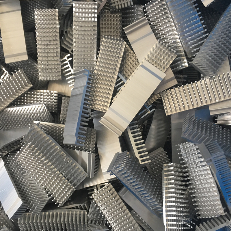 切鋁機(jī)切厚料一邊斷面粗糙的神秘謎團(tuán)