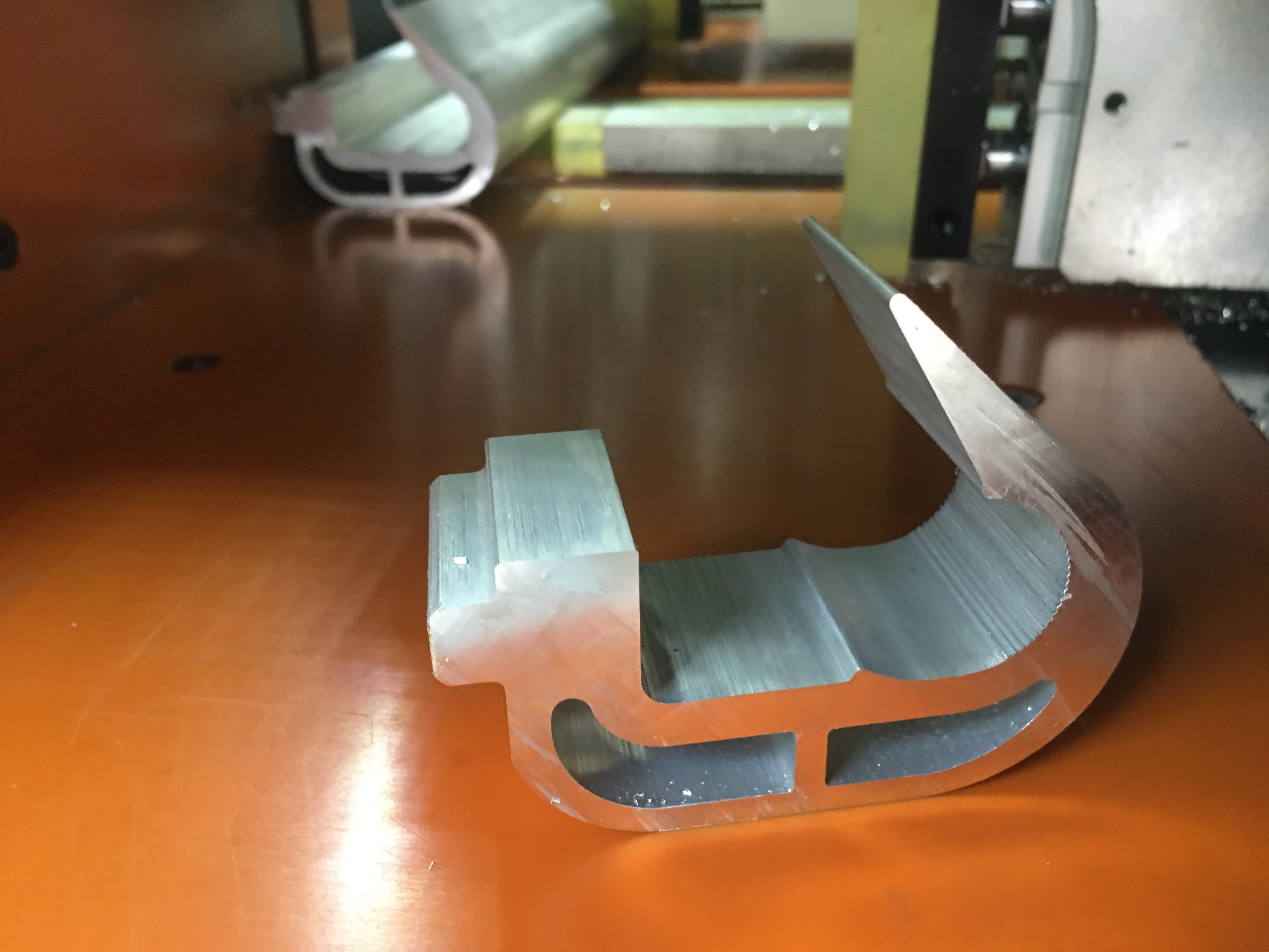 異型材切割機(jī) 異型材切割機(jī)