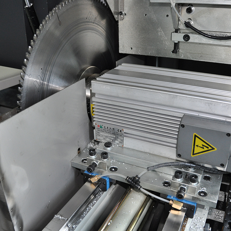 610無尾料分離式全自動切鋁機細節圖5 610無尾料分離式全自動切鋁機細節圖5