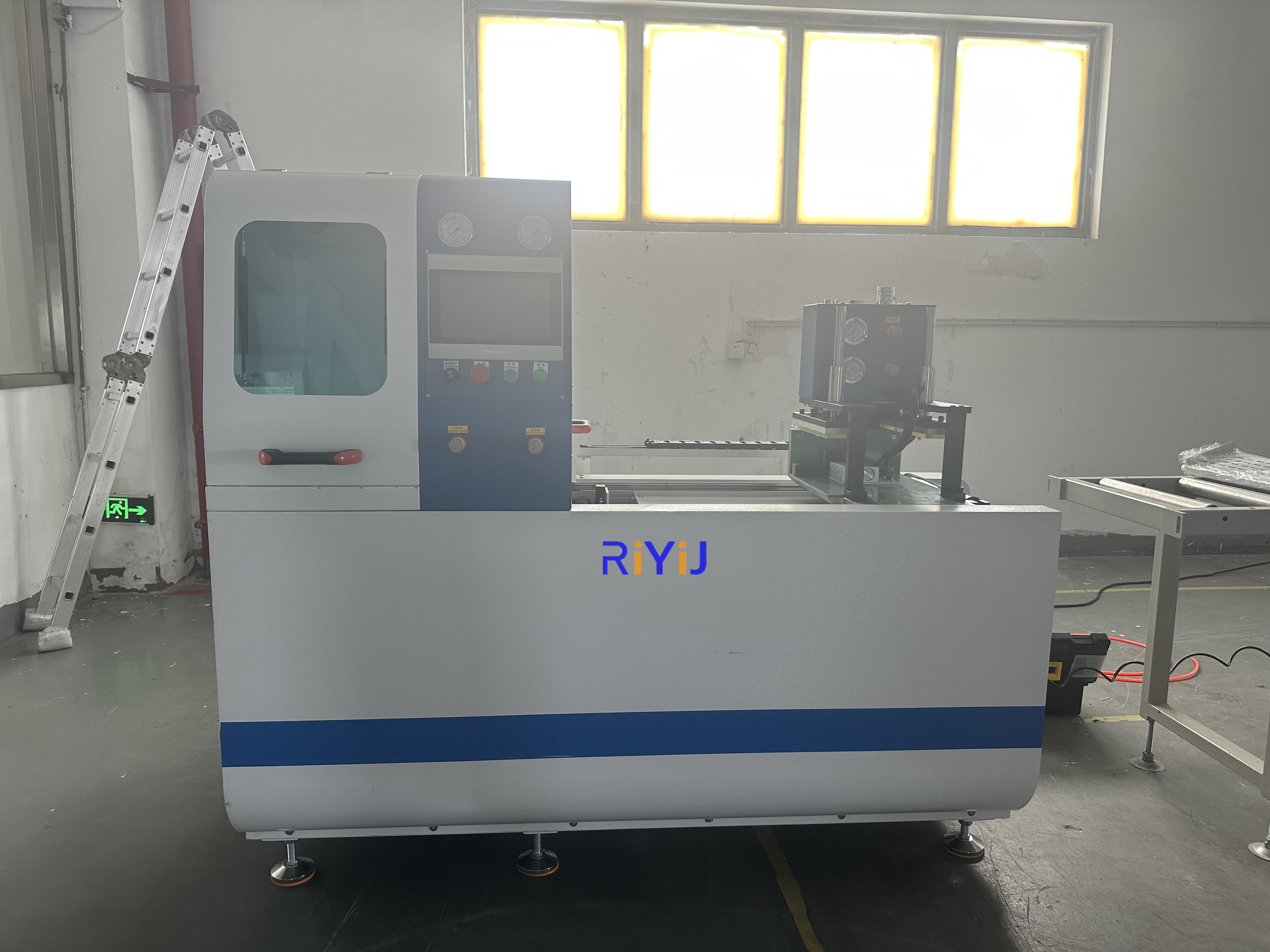 IMG_7387 405切鋁機